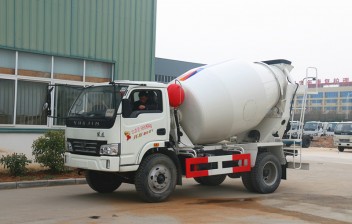 躍進3方攪拌車