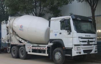 重汽豪沃10方攪拌車