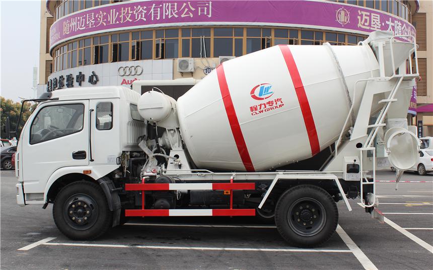 東風(fēng)4方混凝土攪拌車近距離正側(cè)圖片