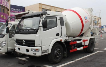 東風4方混凝土攪拌車