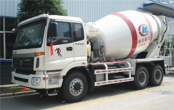 福田歐曼8方水泥攪拌車