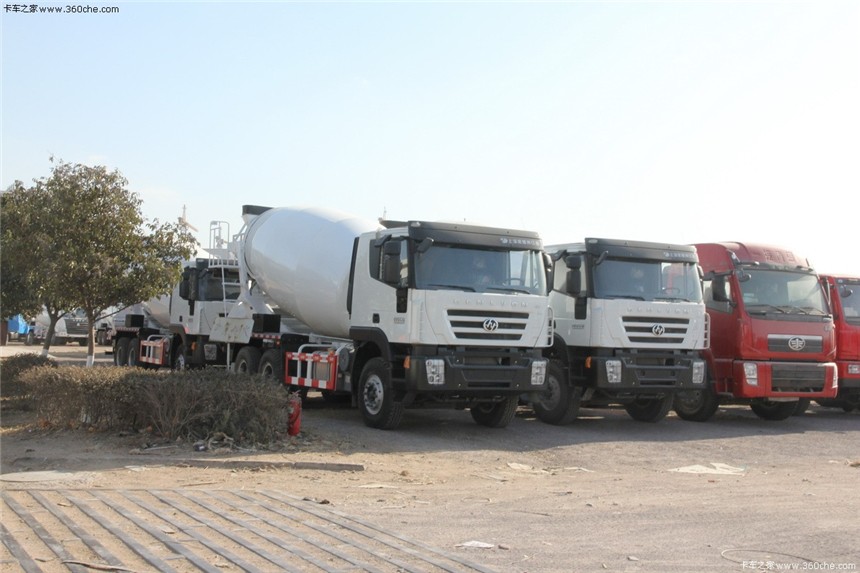  紅巖杰獅攪拌車展示圖2