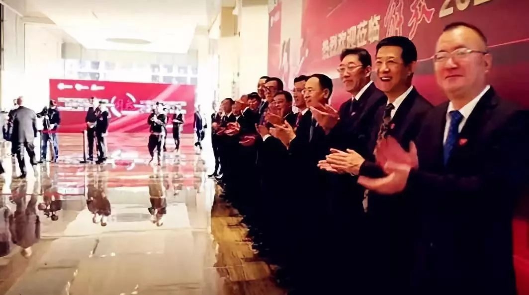程力集團(tuán)旗下“程力專汽”與一汽解放簽訂四千輛國(guó)六中重卡底盤(pán)采購(gòu)協(xié)議，全面發(fā)力中重卡專汽市場(chǎng)進(jìn)一步鞏固專用車(chē)領(lǐng)導(dǎo)地位！圖片