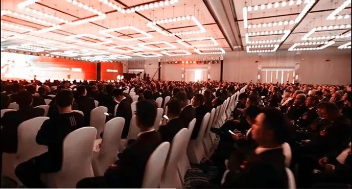 程力集團(tuán)旗下“程力專汽”與一汽解放簽訂四千輛國(guó)六中重卡底盤(pán)采購(gòu)協(xié)議，全面發(fā)力中重卡專汽市場(chǎng)進(jìn)一步鞏固專用車(chē)領(lǐng)導(dǎo)地位！圖片